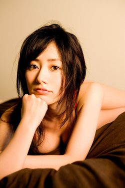 娇妻玩4P被3个男子伺候电影
