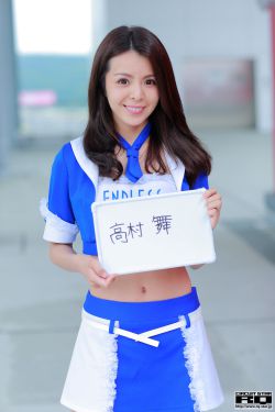 《娇小萝被两个黑人用半米长》
